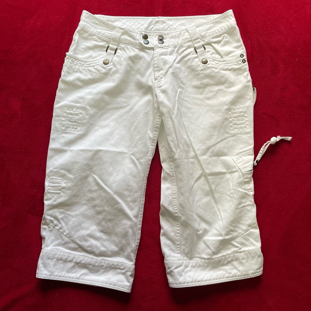 Awear Women's White Low Rise Multi-Button Rip & Repair Capri Crops Jeans Sz: 10